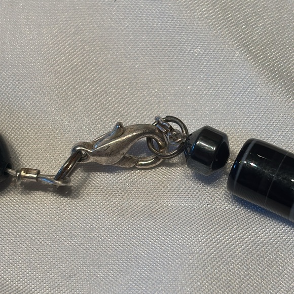 Black stone necklace. - Picture 5 of 6